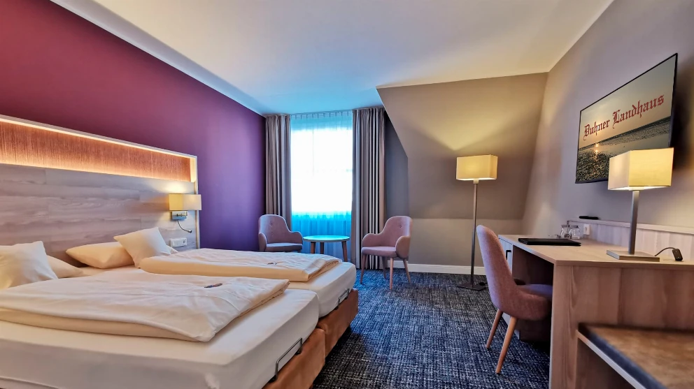 Blick in ein Doppelzimmer im Hotel Duhner Landhaus in Duhnen