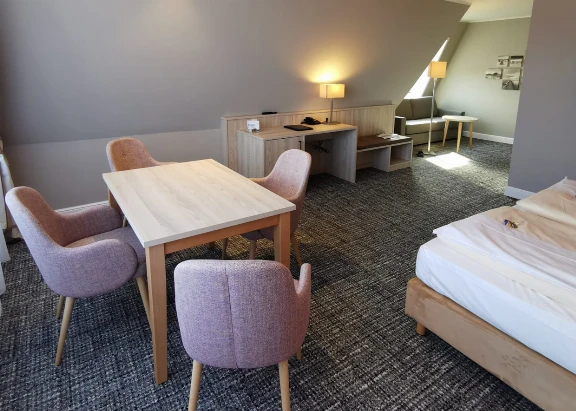 Blick in ein Hotelzimmer im Hotel Duhner Landhaus in Duhnen